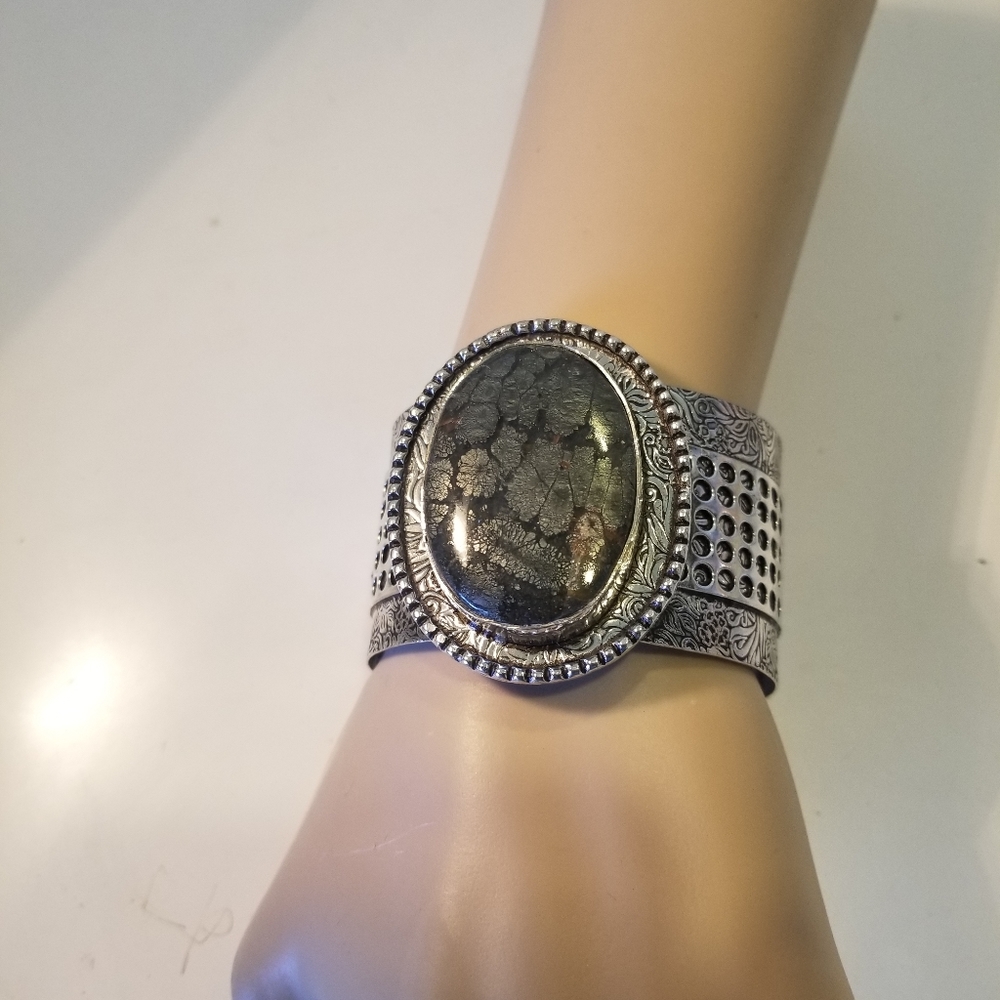 MAGNETIC BRACELET NWOT - Picture 4 of 16